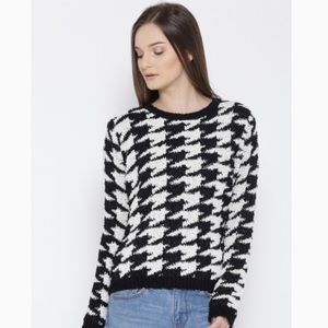 Black/white sweater